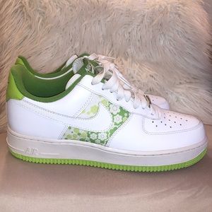 Nike Air Force One’s Women’s SZ 9